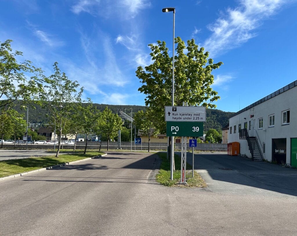 Digital parking sign at Gulskogen directing drivers to P0