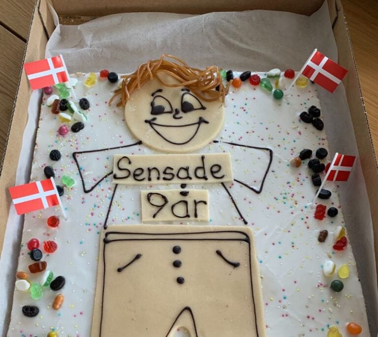 Birthday cake celebrating Sensade's 9th anniversary